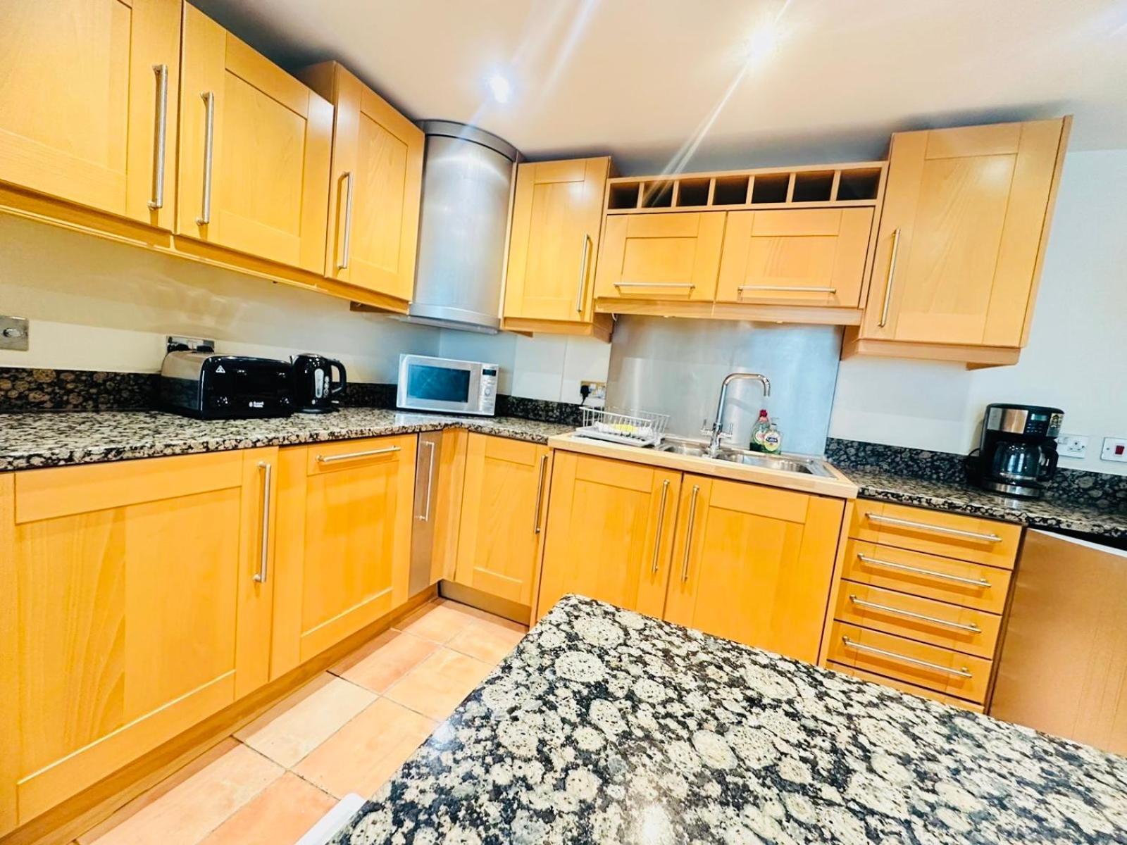Modern 2Bed 2Bath Apartment Canary Wharf - Upto 5 Person London Bagian luar foto