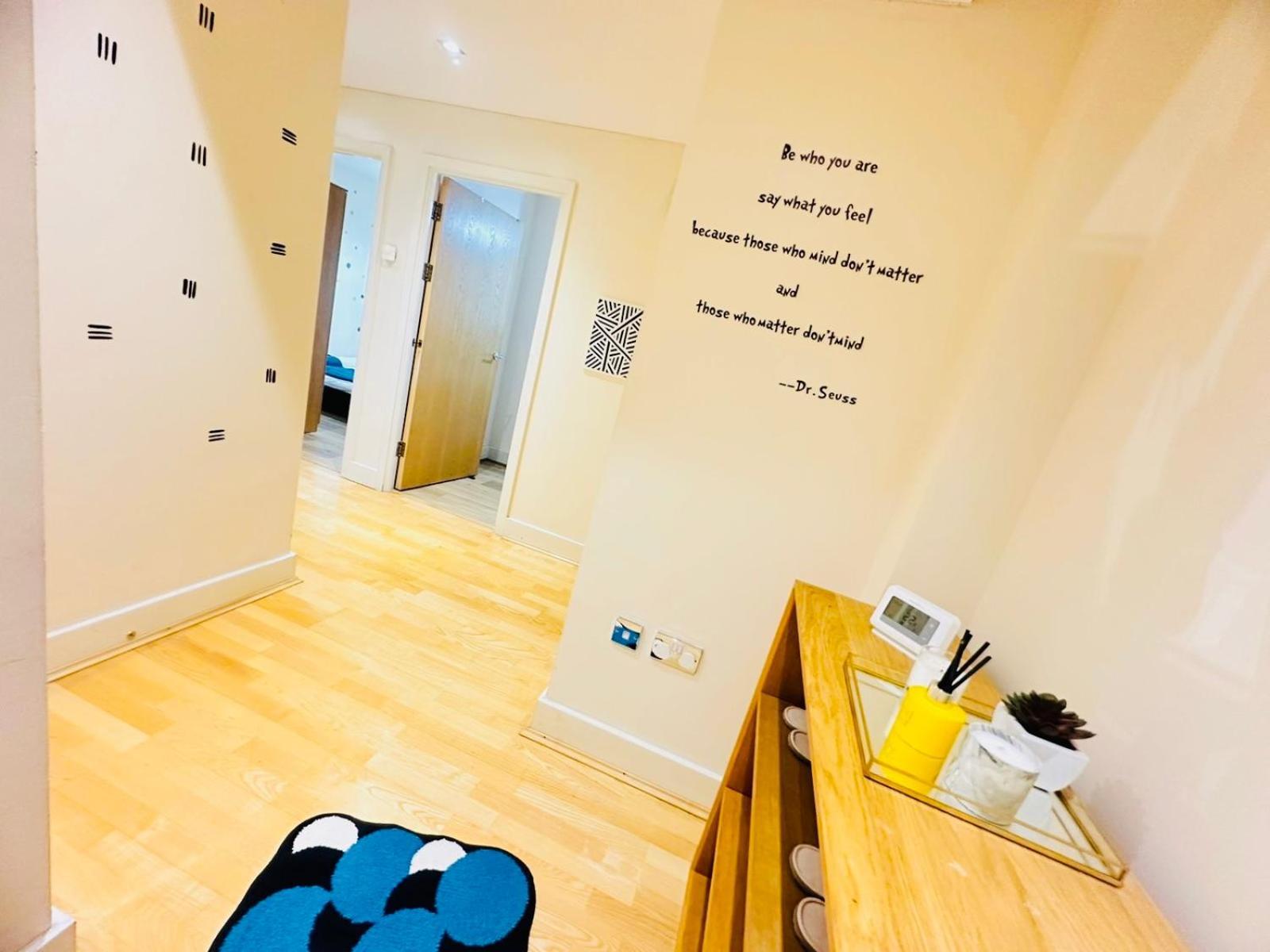 Modern 2Bed 2Bath Apartment Canary Wharf - Upto 5 Person London Bagian luar foto