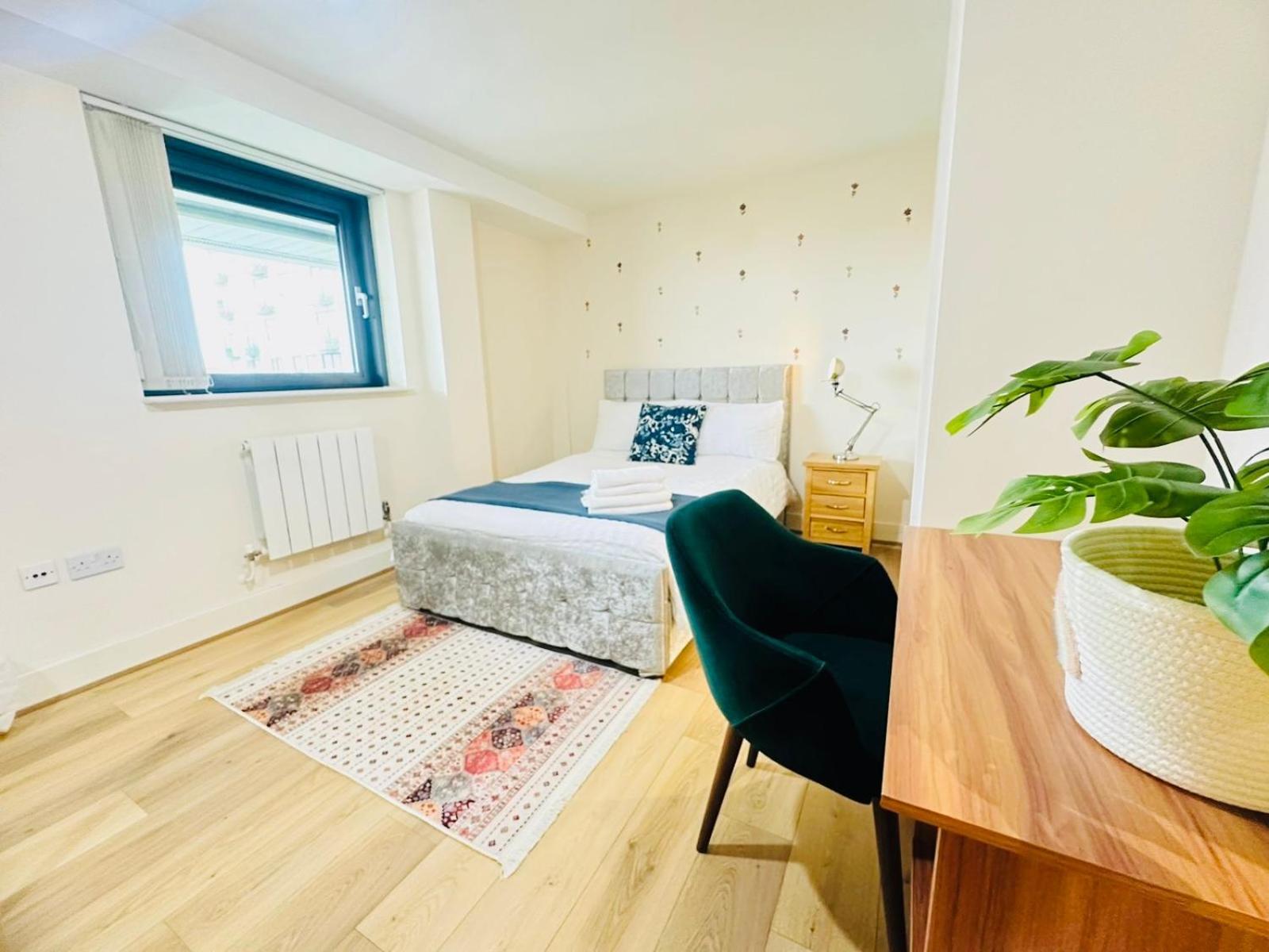 Modern 2Bed 2Bath Apartment Canary Wharf - Upto 5 Person London Bagian luar foto