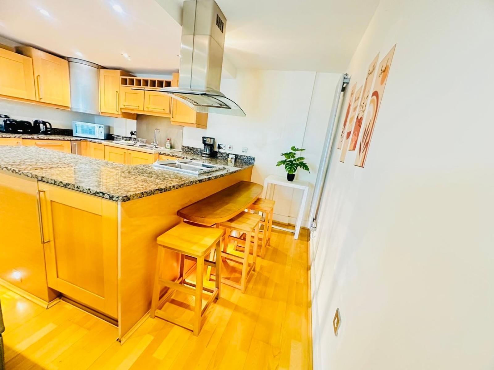 Modern 2Bed 2Bath Apartment Canary Wharf - Upto 5 Person London Bagian luar foto