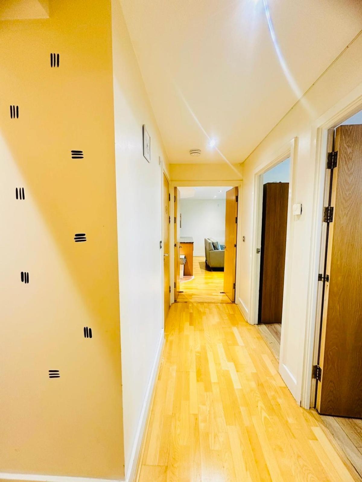 Modern 2Bed 2Bath Apartment Canary Wharf - Upto 5 Person London Bagian luar foto