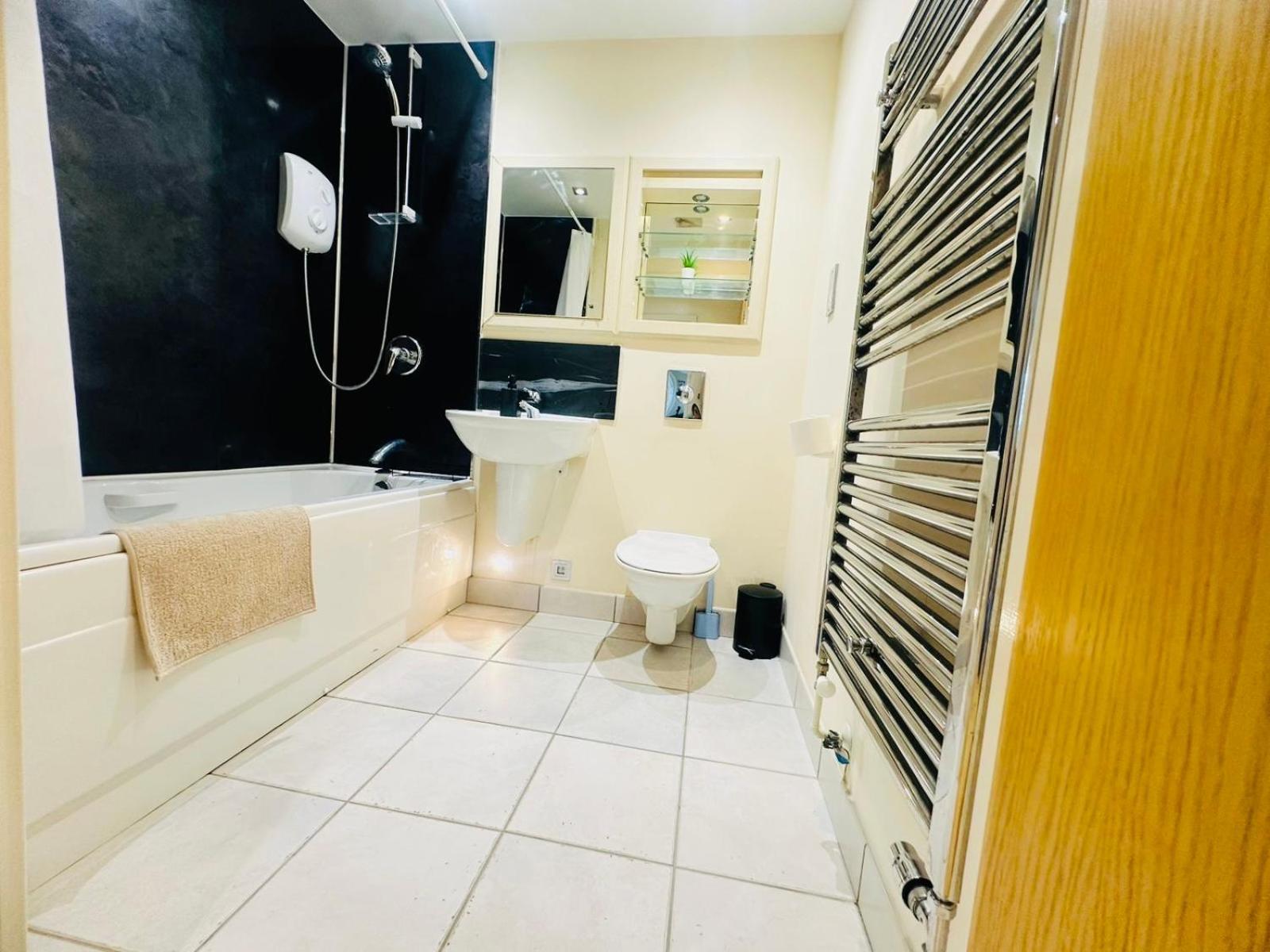 Modern 2Bed 2Bath Apartment Canary Wharf - Upto 5 Person London Bagian luar foto