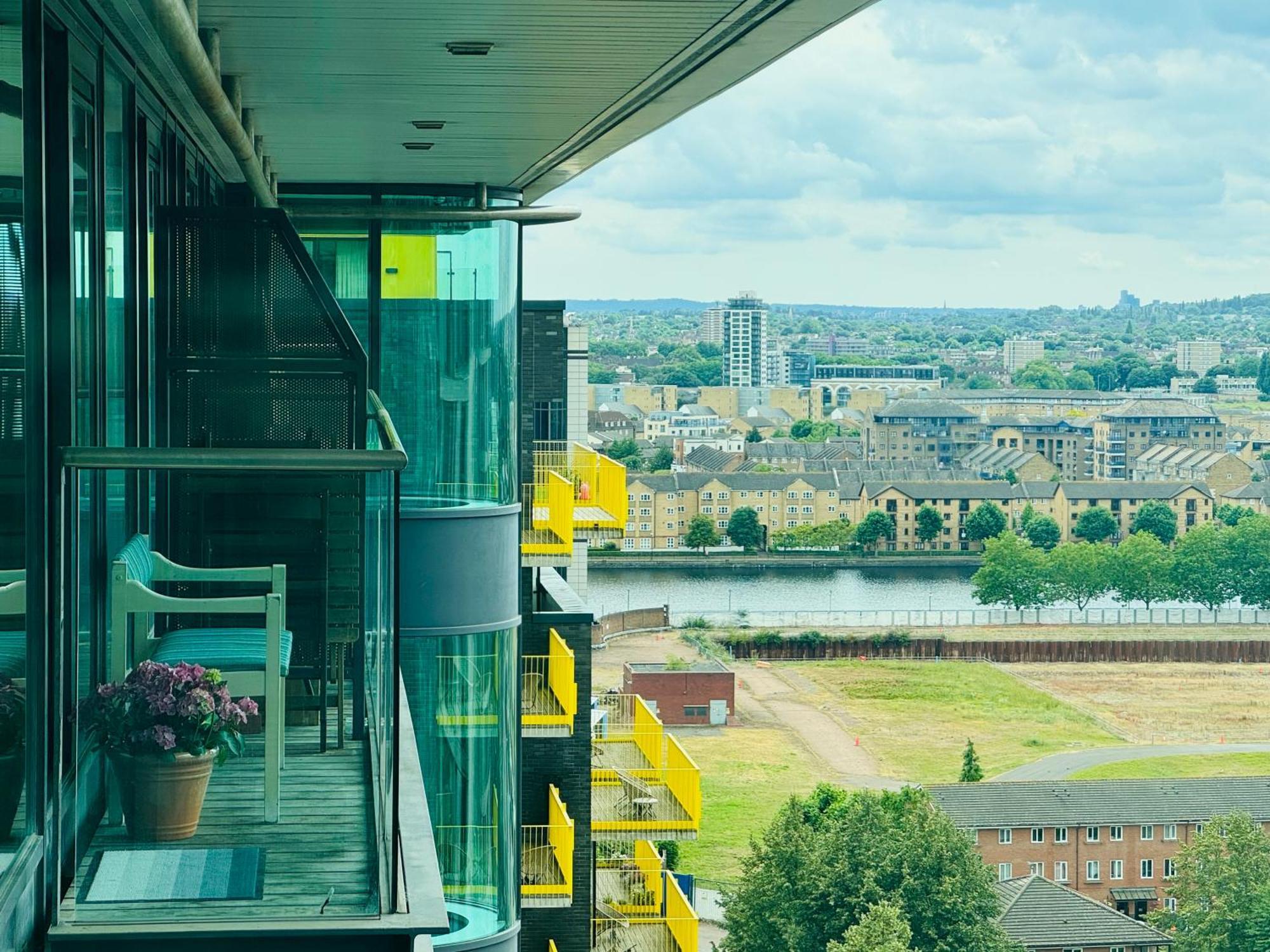 Modern 2Bed 2Bath Apartment Canary Wharf - Upto 5 Person London Bagian luar foto