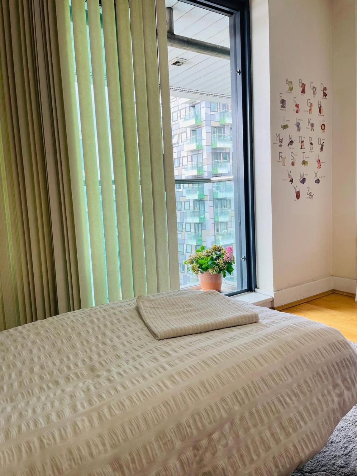 Modern 2Bed 2Bath Apartment Canary Wharf - Upto 5 Person London Bagian luar foto
