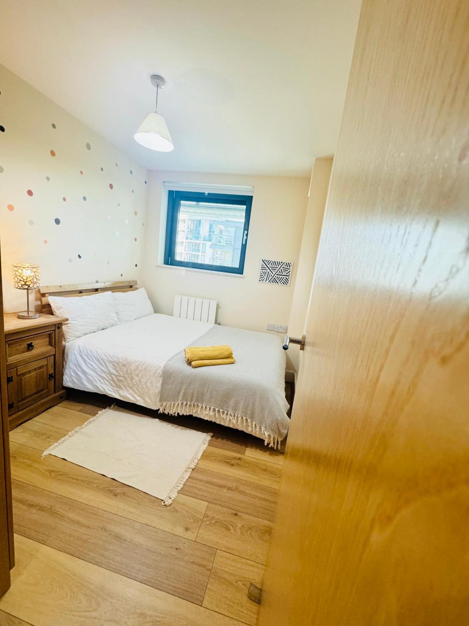 Modern 2Bed 2Bath Apartment Canary Wharf - Upto 5 Person London Bagian luar foto